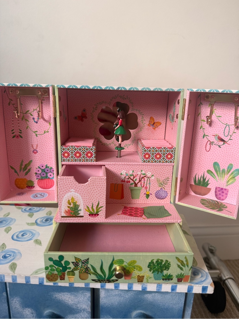 French Pink & Green Anthropology Jewelry Box - Picture 10 of 11